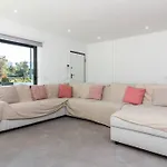 Bonjour House By Ici Villa