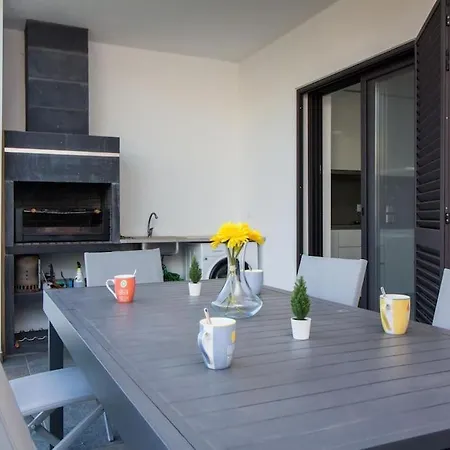 Bonjour House By Ici Villa *