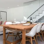 Bonjour House By Ici Willa *