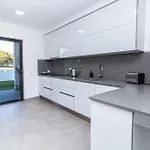 Willa Bonjour House By Ici